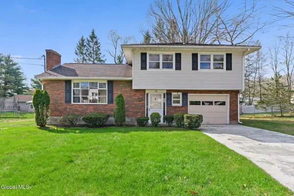 6 St Thomas Lane, Colonie, NY 12304