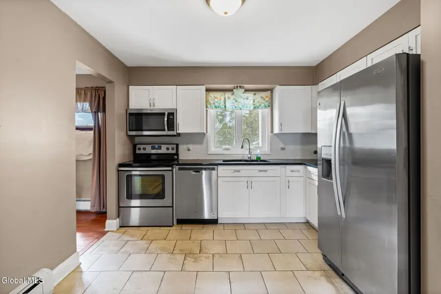 6 St Thomas Lane, Colonie, NY 12304 - #3