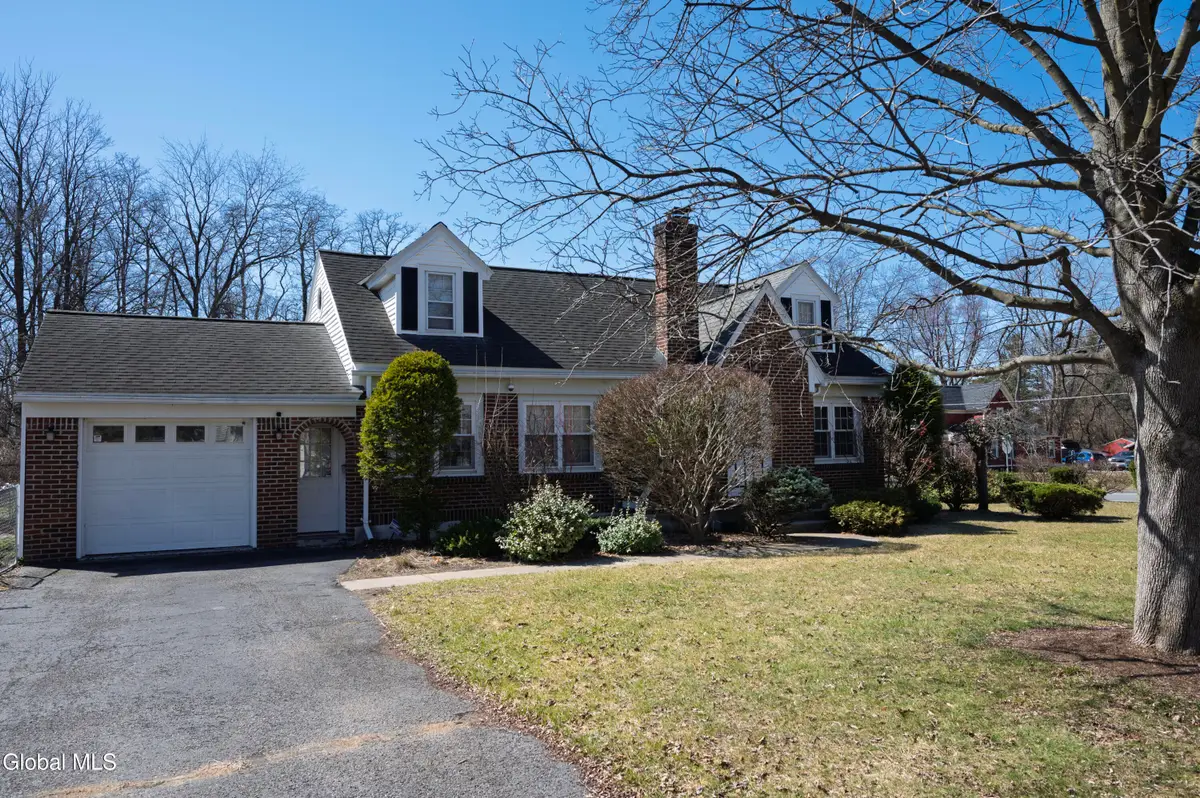 2814 Halsey Drive, Schenectady, NY 12304 - #1