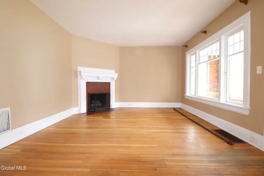 28 Stewart Street, Amsterdam, NY 12010 - #3