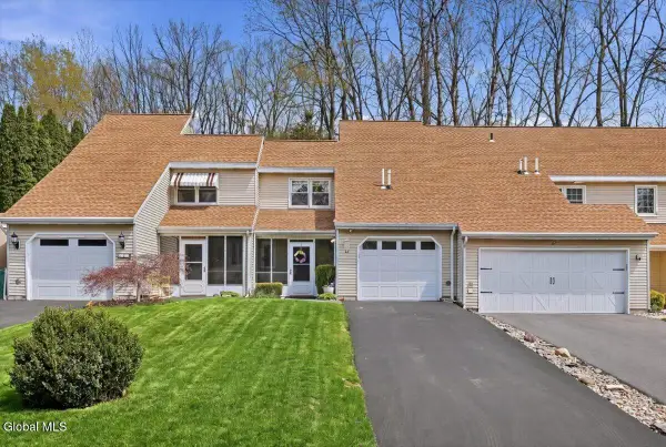 25 Grant Hill Court, Clifton Park, NY 12065