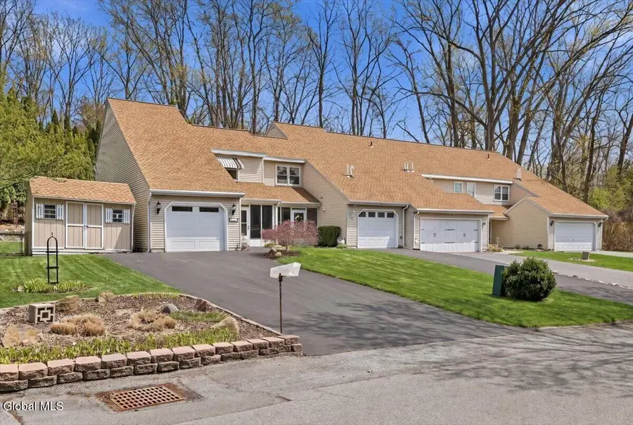 25 Grant Hill Court, Clifton Park, NY 12065 - #2