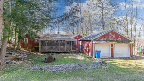105 4th Avenue, Gloversville, NY 12078