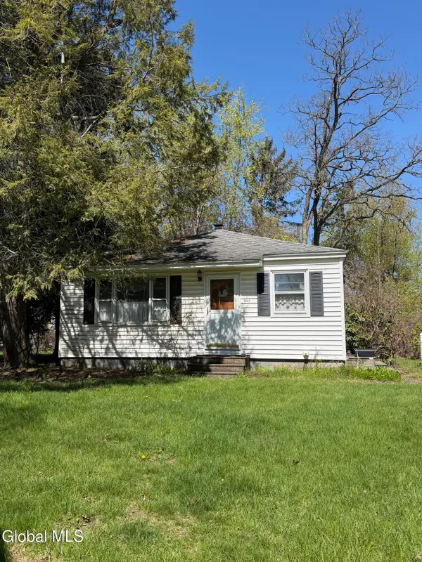 1062 6th Street, Rotterdam, NY 12303