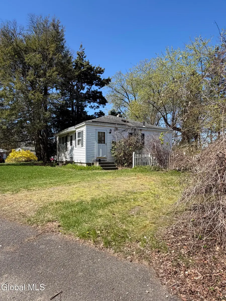1062 6th Street, Rotterdam, NY 12303 - #2