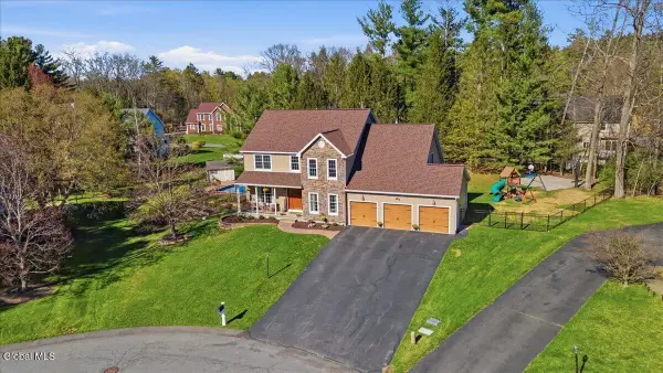 29 Fife Drive, Bethlehem, NY 12159