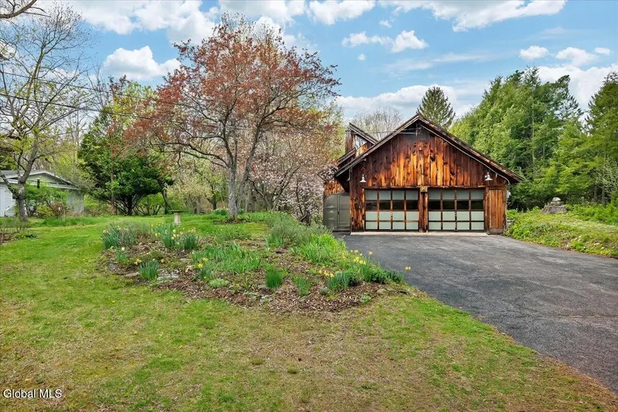 16 Garnsey Road, Clifton Park, NY 12148 - #2