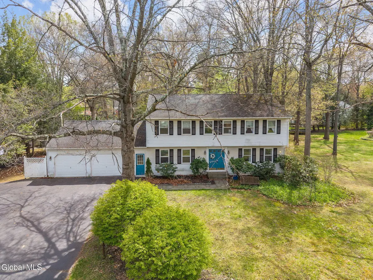 34 Axbridge Lane, Bethlehem, NY 12054 - #1