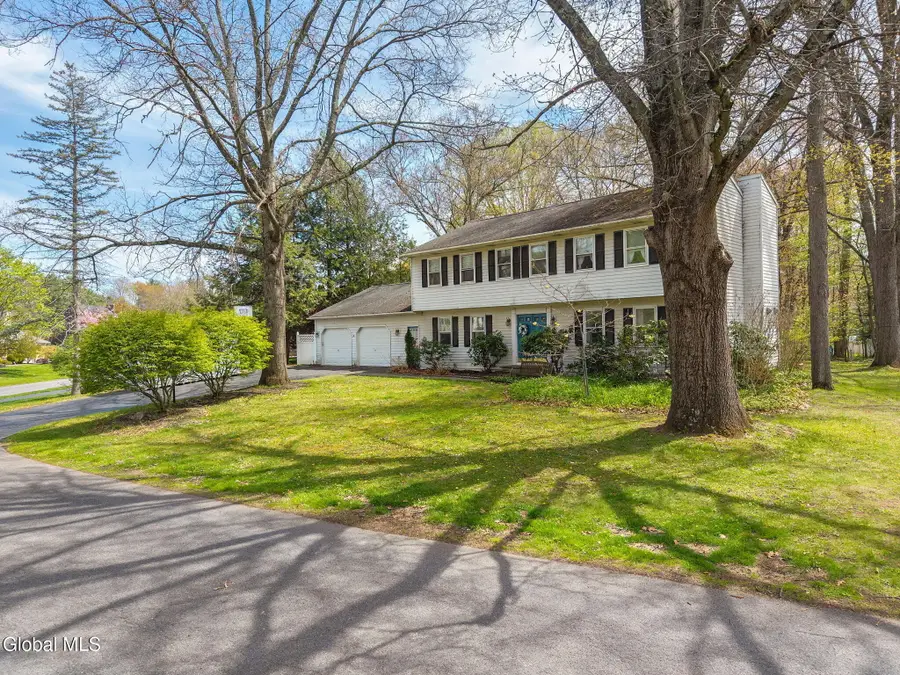 34 Axbridge Lane, Bethlehem, NY 12054 - #2