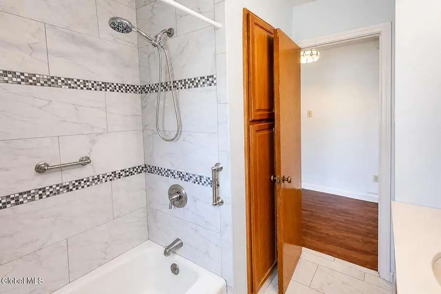 3270 Mcdonald Avenue, Schenectady, NY 12304 - #3