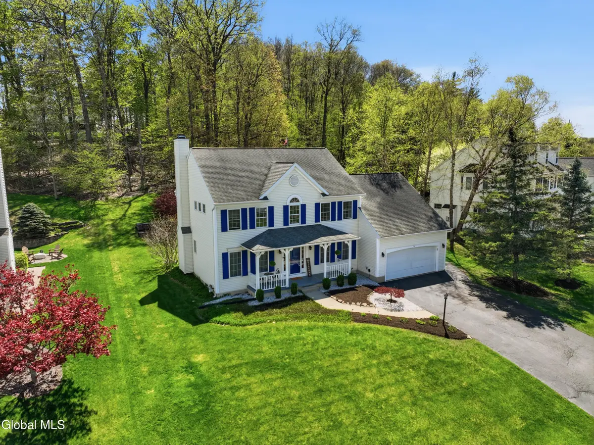 29 Dutch Meadows Drive, Colonie, NY 12047 - #1