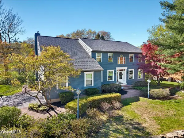 11 Fox Run, Colonie, NY 12110