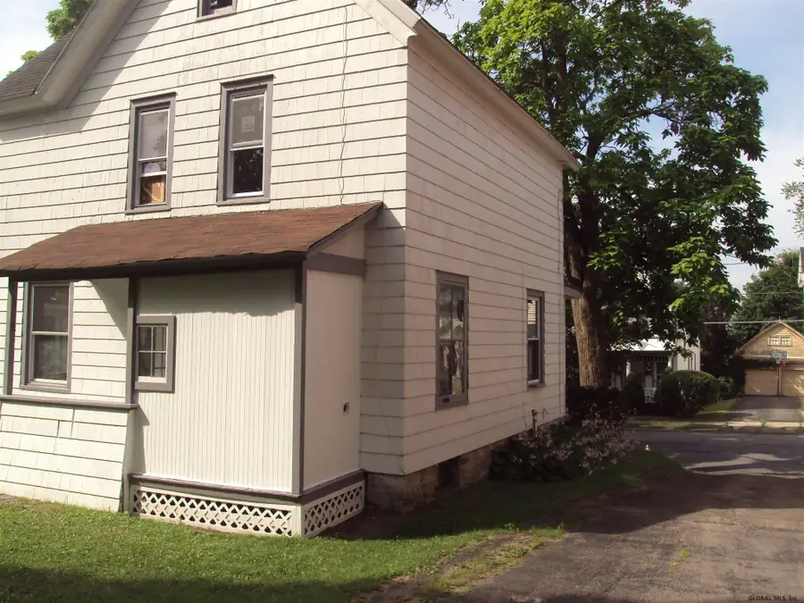 11 Romeyn Avenue, Amsterdam, NY 12010 - #2