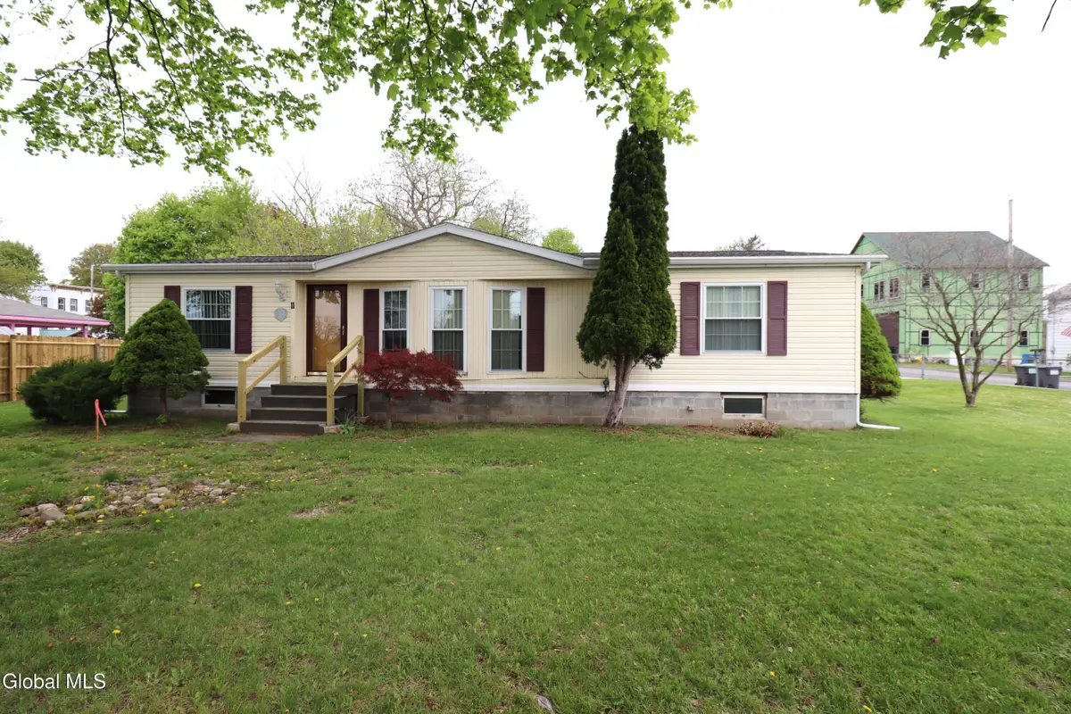 11 East Street, Schaghticoke, NY 12154 - #1