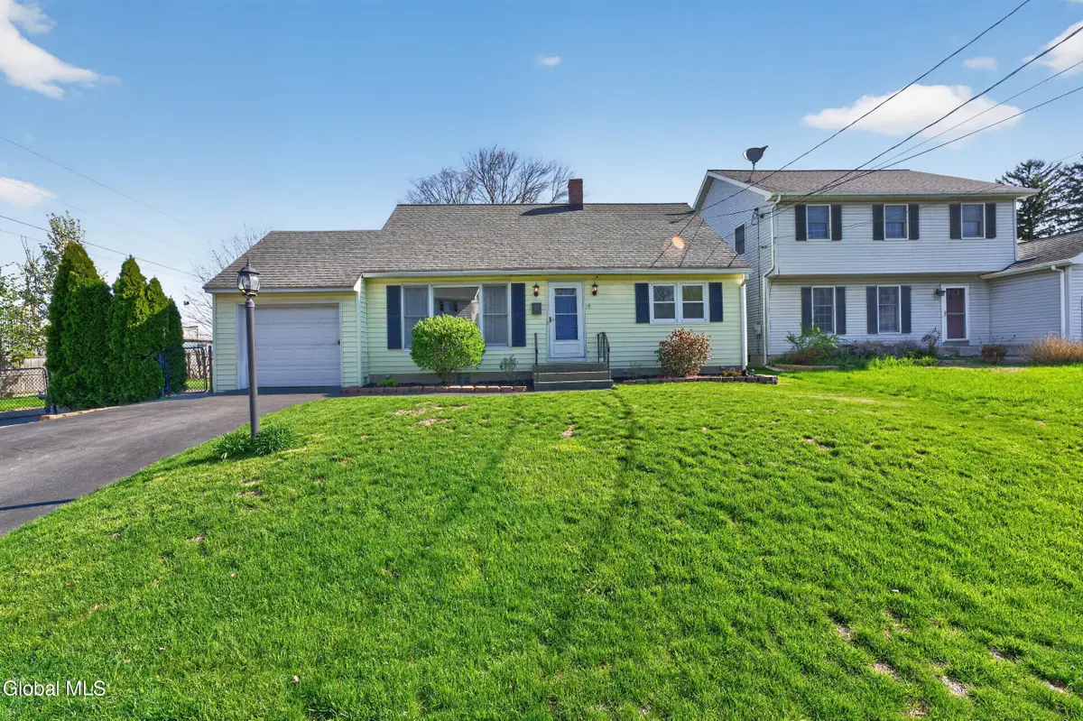 25 Woodbine Avenue, Watervliet, NY 12189 - #1
