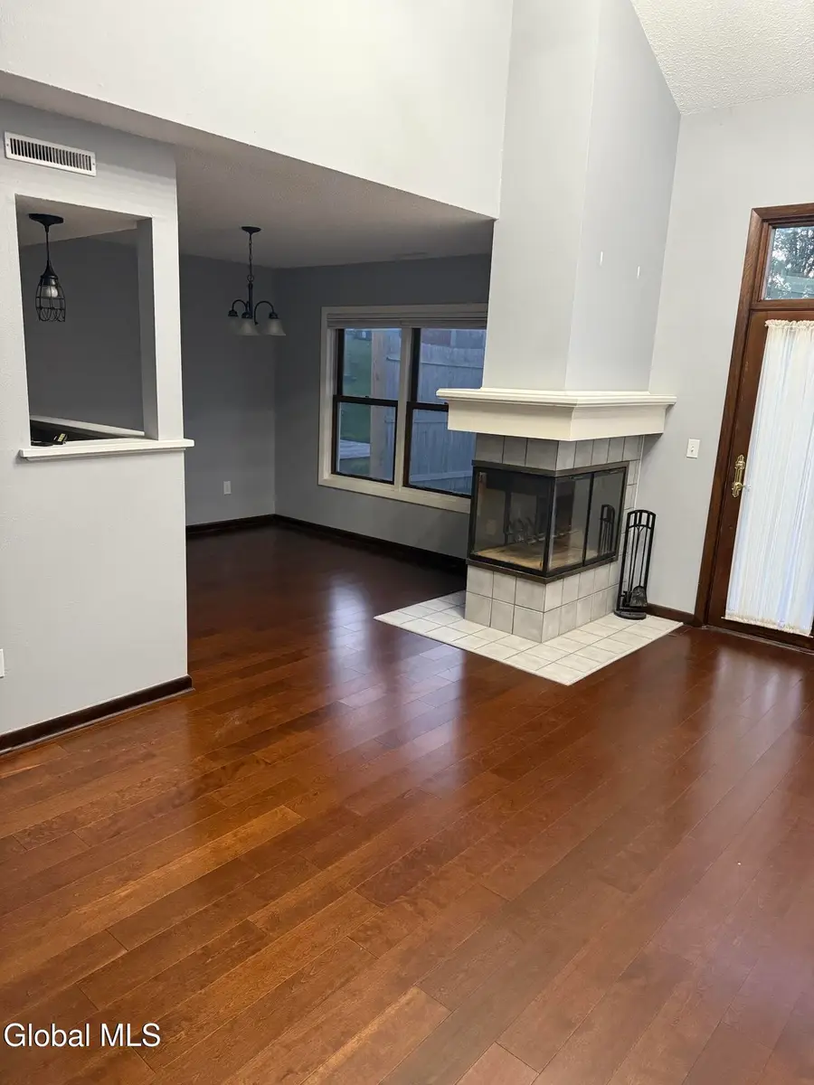10 Sandra Lane, East Greenbush, NY 12144 - #3