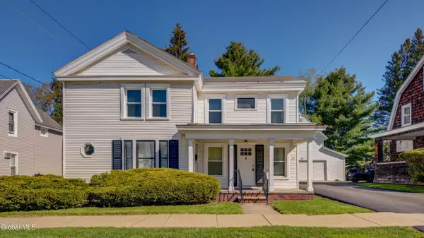 37 E 8th Avenue, Gloversville, NY 12078