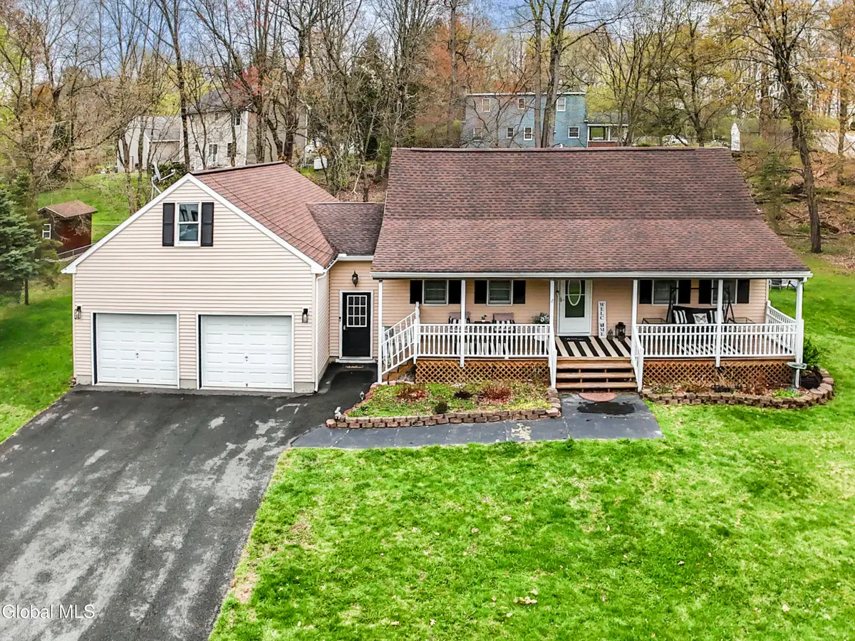 1686 Julianne Drive, Schodack, NY 12033 - #1