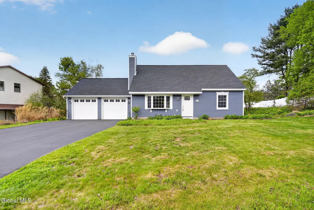 16 Leonard Drive, Colonie, NY 12309 - #1