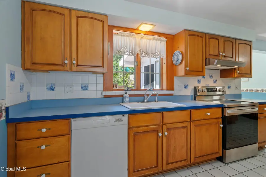 215 Oak Street, Corinth, NY 12822 - #3