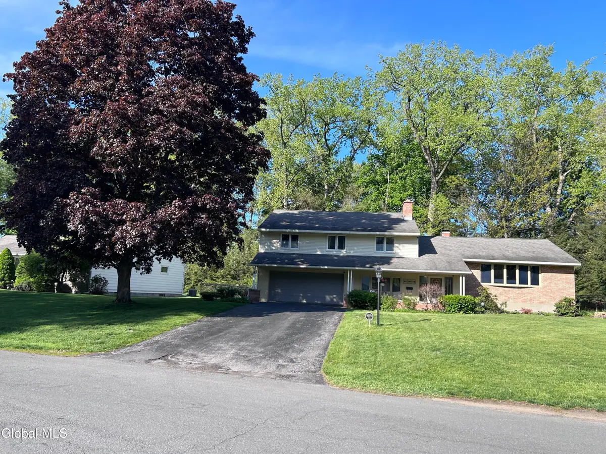 2321 Central Parkway, Schenectady, NY 12309 - #1