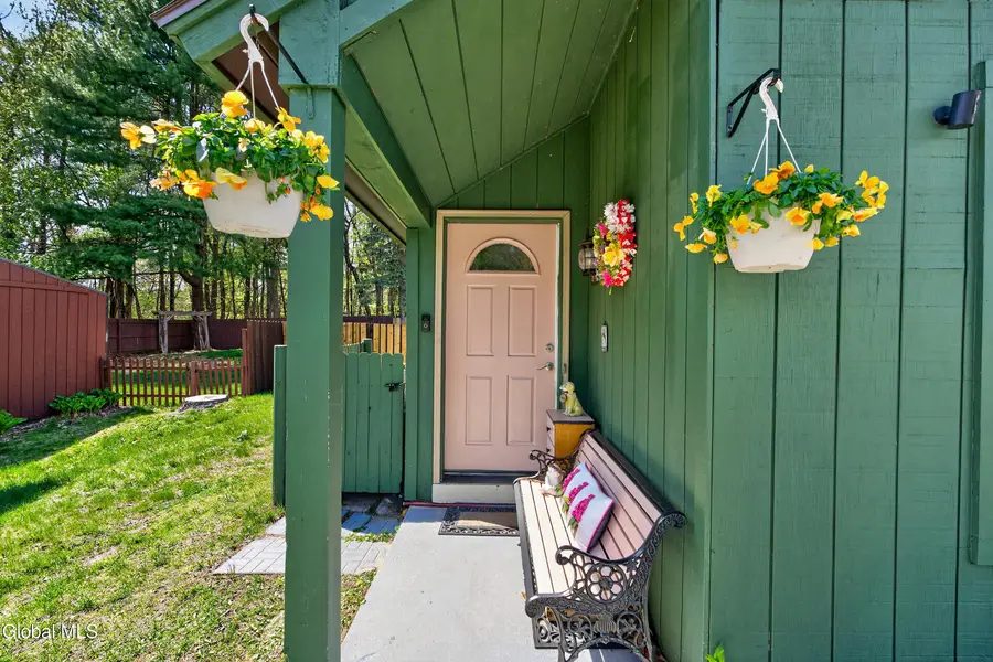 28 Thimbleberry Road, Malta, NY 12020 - #3