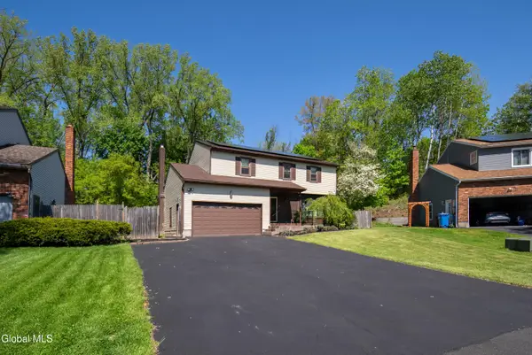 51 Aspen Circle, Albany, NY 12208
