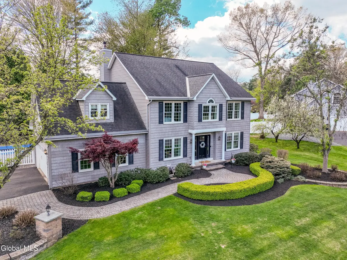18 County Clare Lane, Niskayuna, NY 12309 - #1