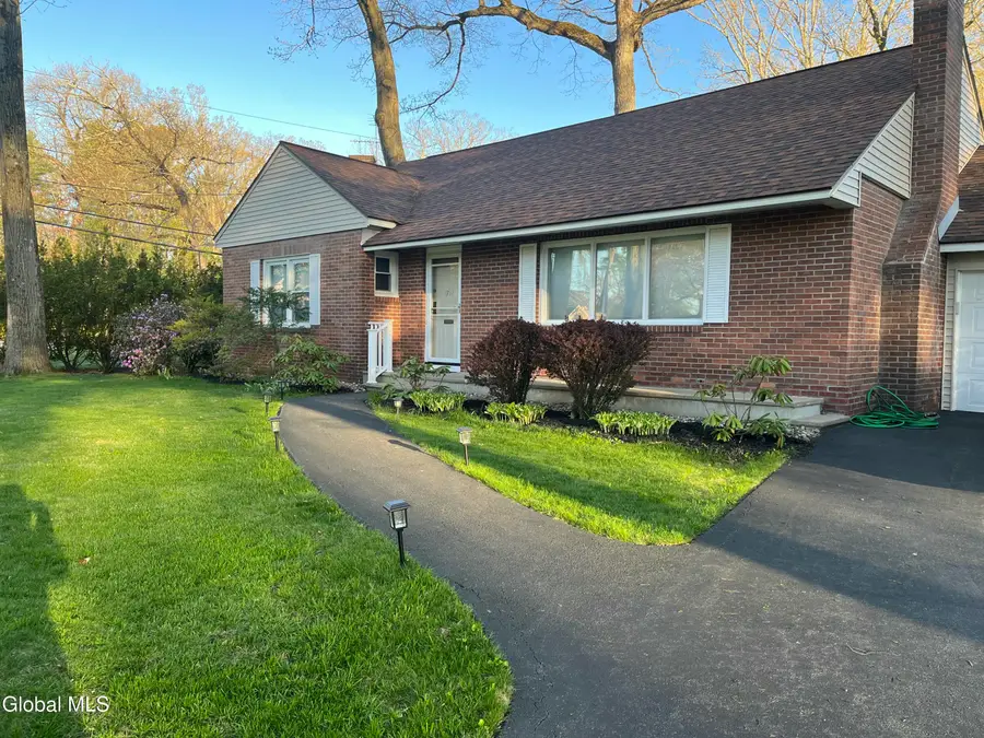 1737 Lexington Parkway, Niskayuna, NY 12309 - #2