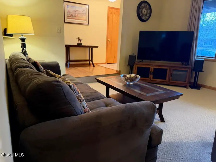 6 St Francis Lane, Colonie, NY 12304 - #3