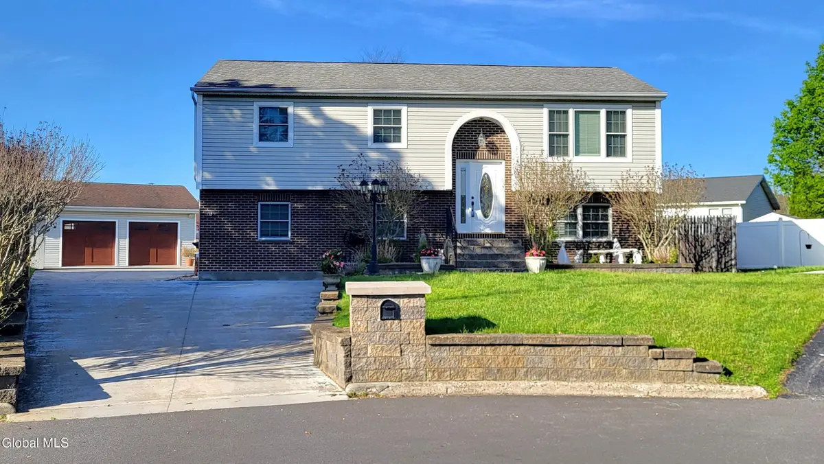 7 Adare Road, Troy, NY 12180 - #1