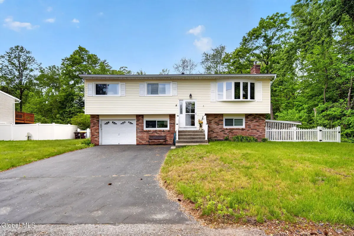 8 Amy Lane, Albany, NY 12205 - #1
