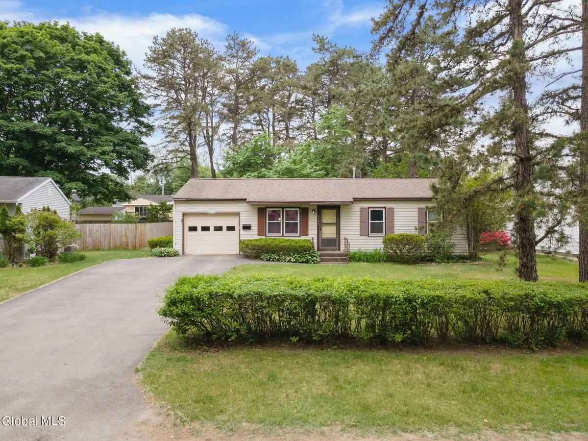 2736 Maida Lane, Rotterdam, NY 12306 - #1