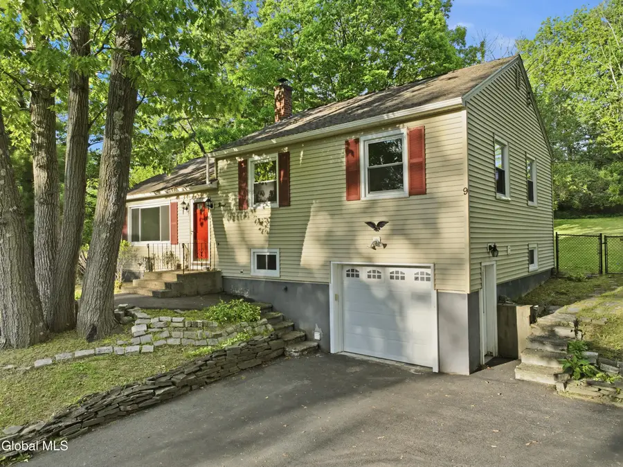 9 W Skyview Drive, Cohoes, NY 12047 - #2