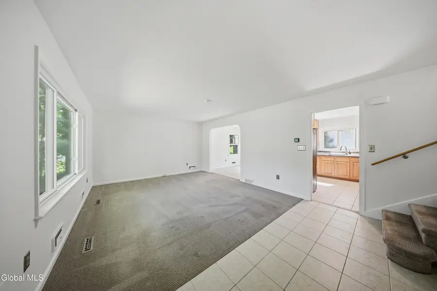 9 W Skyview Drive, Cohoes, NY 12047 - #3