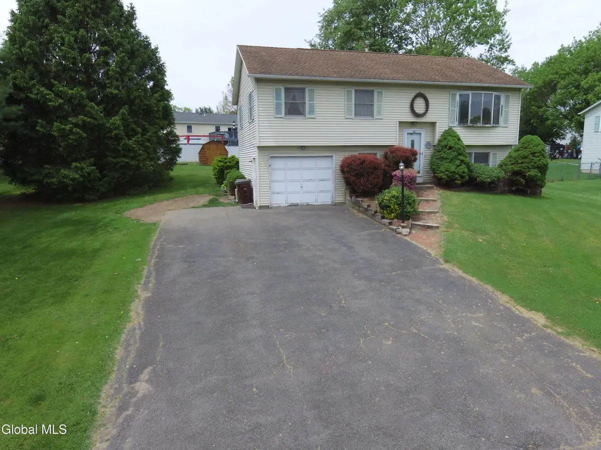 72 Magnolia Circle, Ravena, NY 12143 - #1