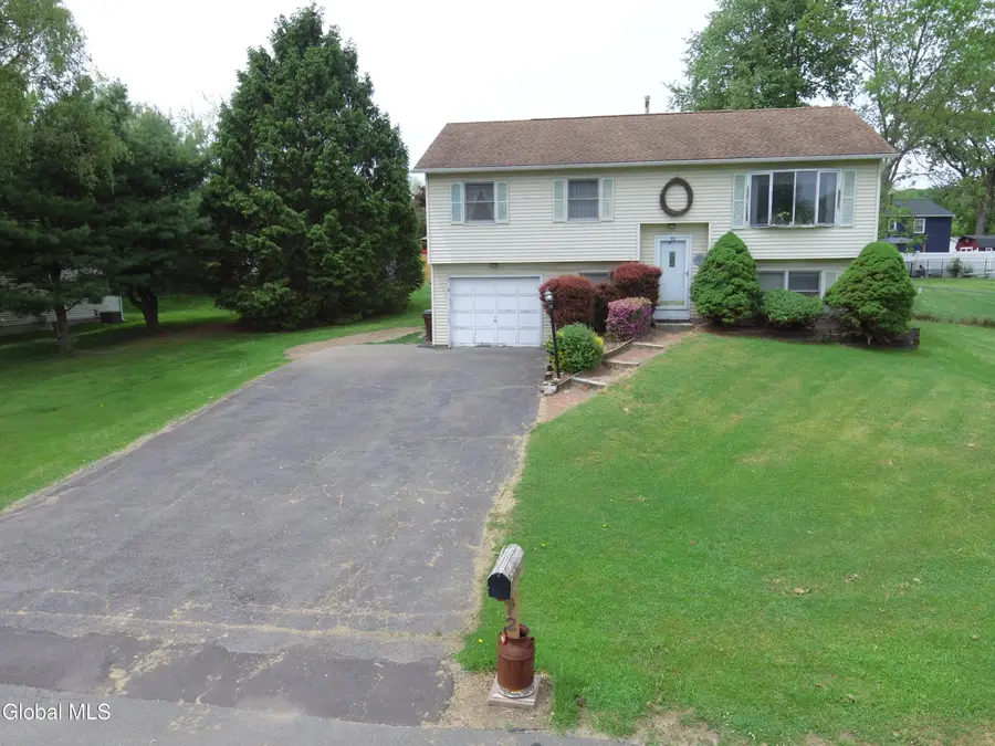 72 Magnolia Circle, Ravena, NY 12143 - #2