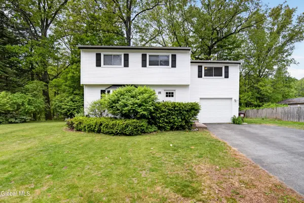 18 Michael Drive, Saratoga Springs, Inside, NY 12866