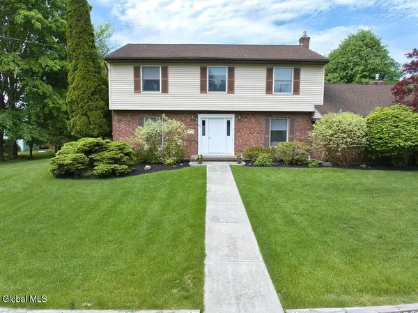 31 Crestwood Lane, Bethlehem, NY 12054