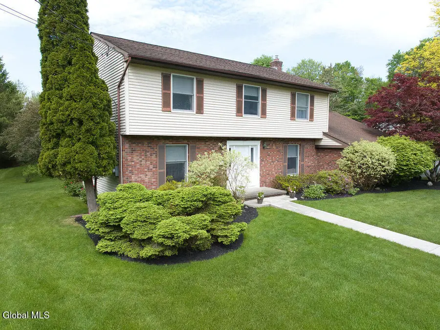 31 Crestwood Lane, Bethlehem, NY 12054 - #2