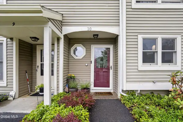 10 Redcoat Court, Halfmoon, NY 12065