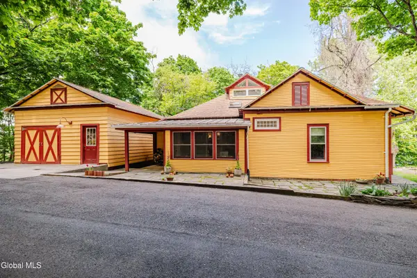4 1st Street, Castleton-on-Hudson, NY 12033