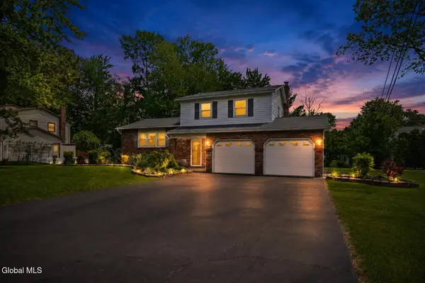 756 Hampshire Seat, Niskayuna, NY 12309