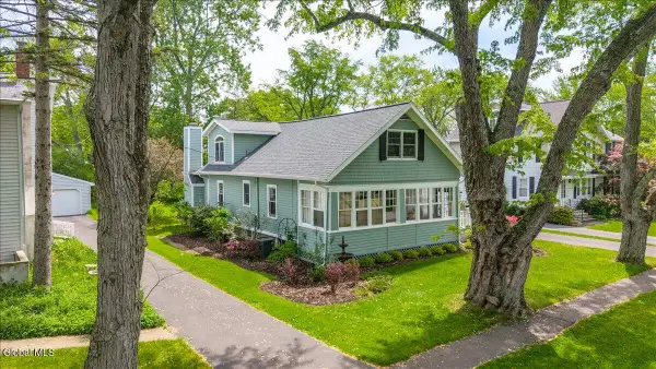 15 Burhans Place, Bethlehem, NY 12054