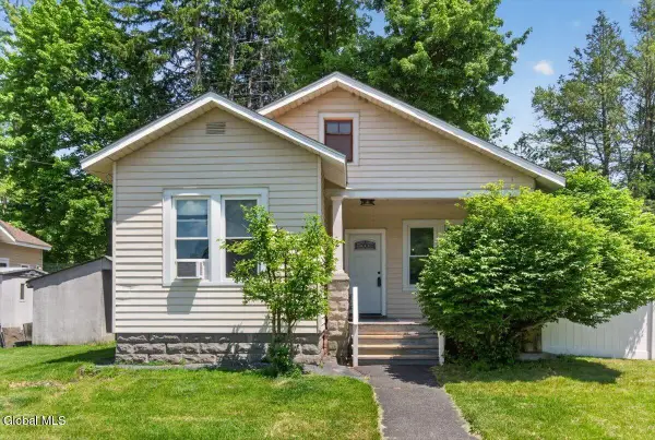 2 Woodlawn Terrace, Bethlehem, NY 12054