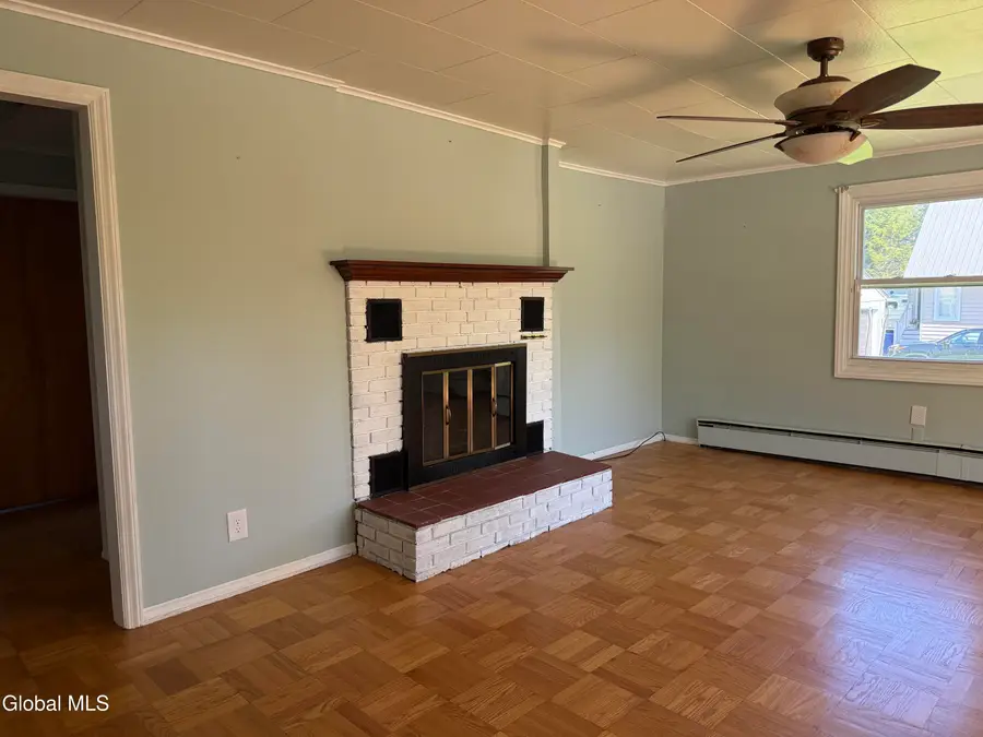18 Bellevue Avenue, Gloversville, NY 12078 - #3