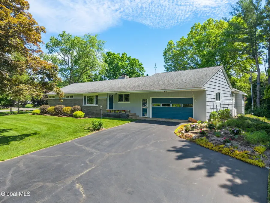 6 W Hite Court, Guilderland, NY 12303 - #2