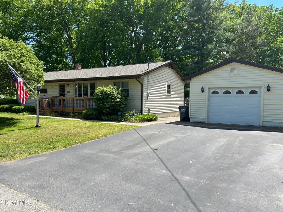 15 Birchwood Drive, Halfmoon, NY 12065 - #2
