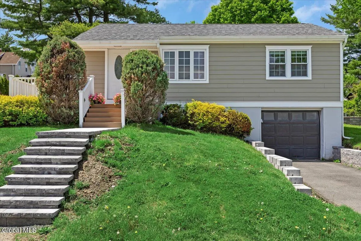 15 Youngs Place, Latham, NY 12110 - #1
