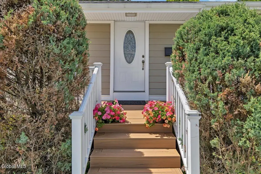 15 Youngs Place, Latham, NY 12110 - #2
